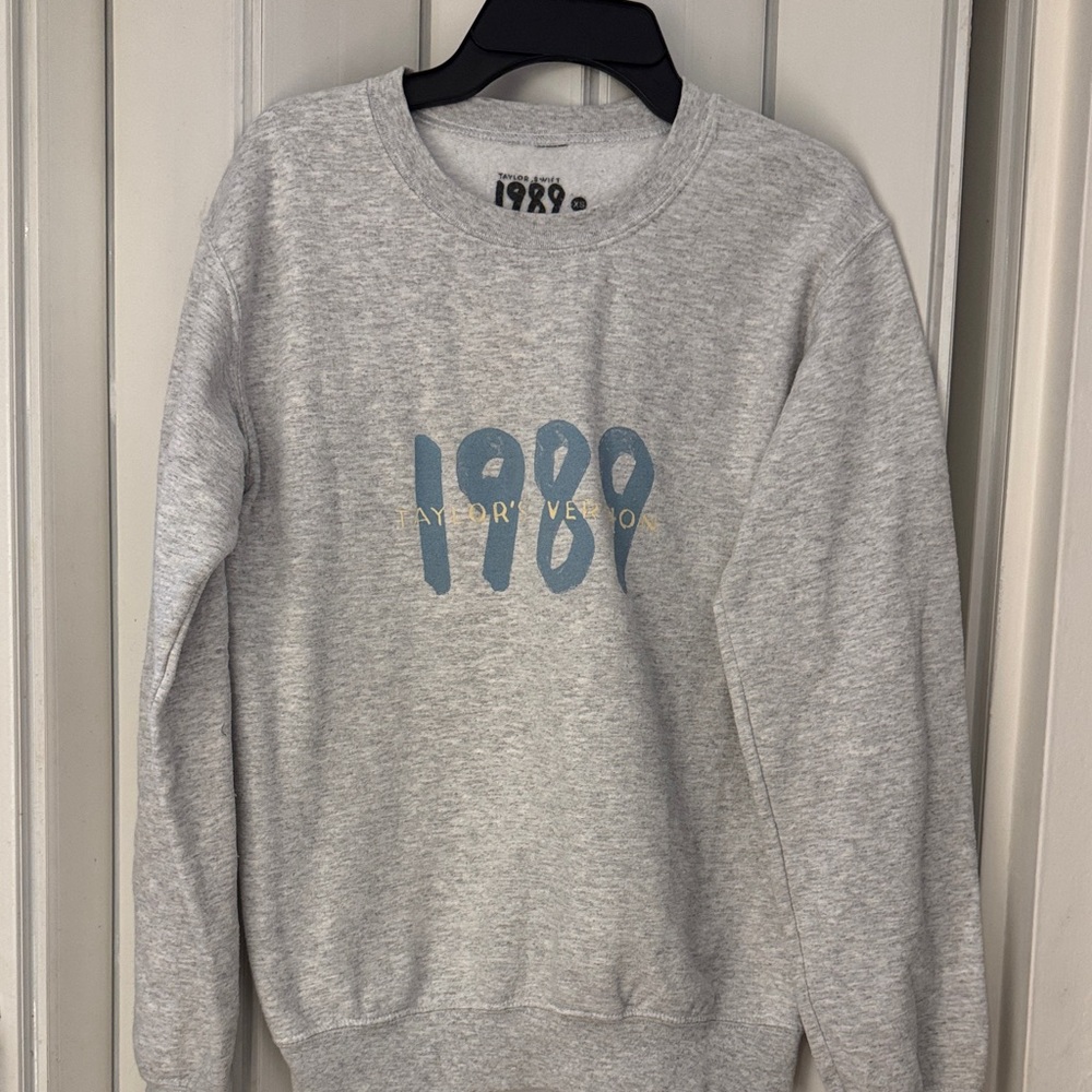 Taylor Swift Light Gray Sweatshirt with Blue 1989 Logo